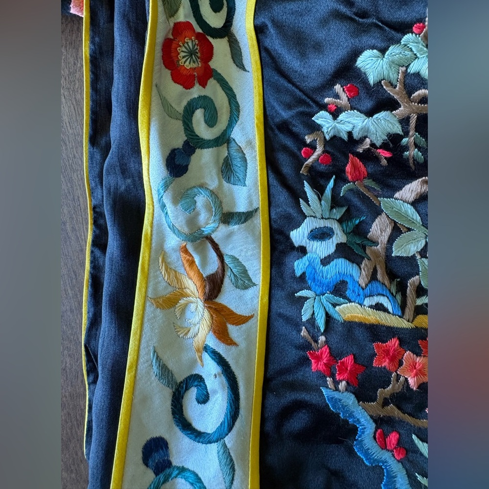 Chinese traditional silk jacket - Picture 5 of 7